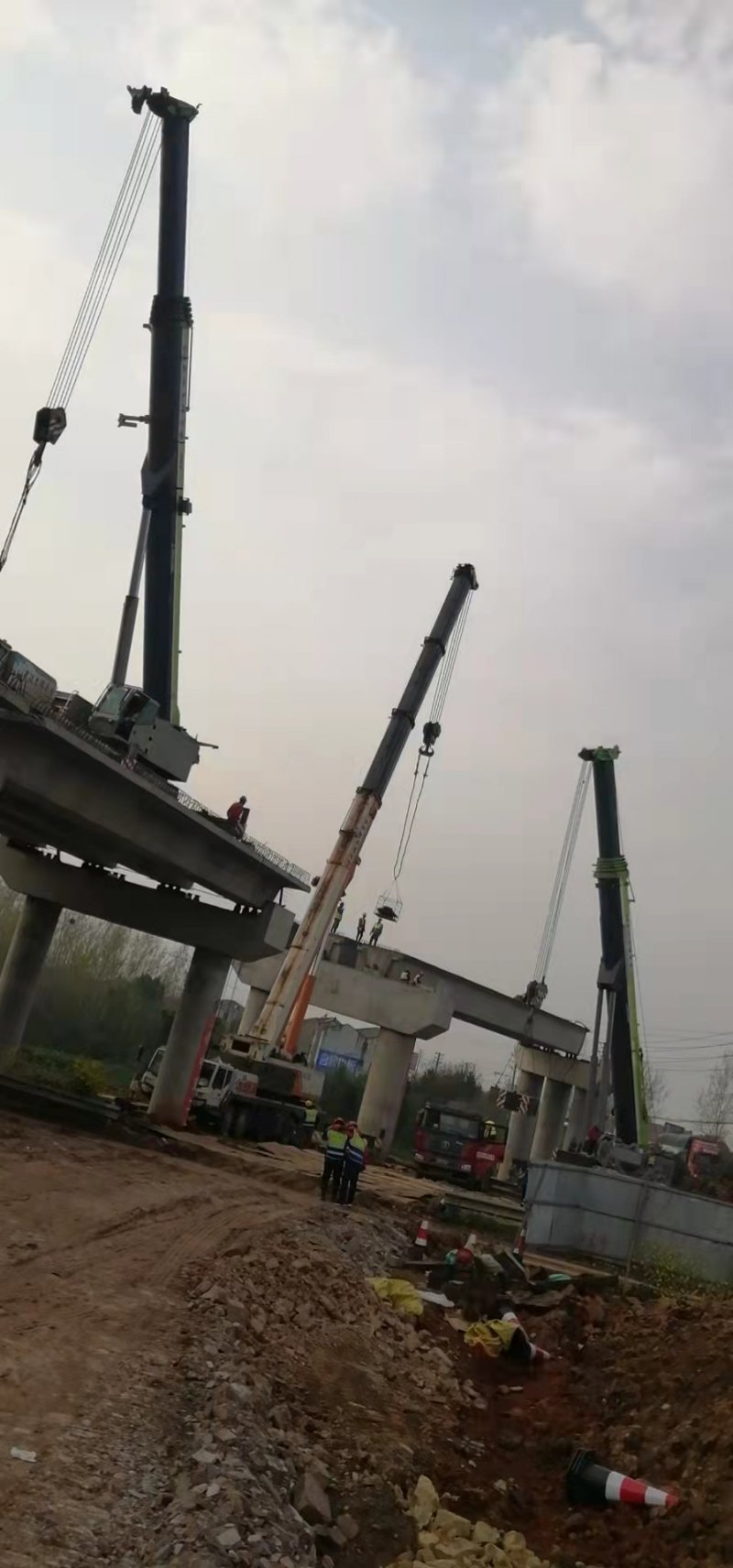 中交二航新107国道匝道吊装01.jpg